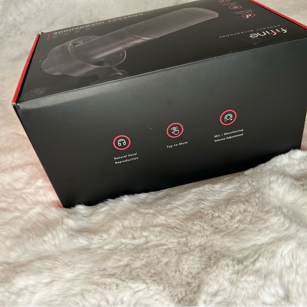Podcast microphone - Picture 2 of 4